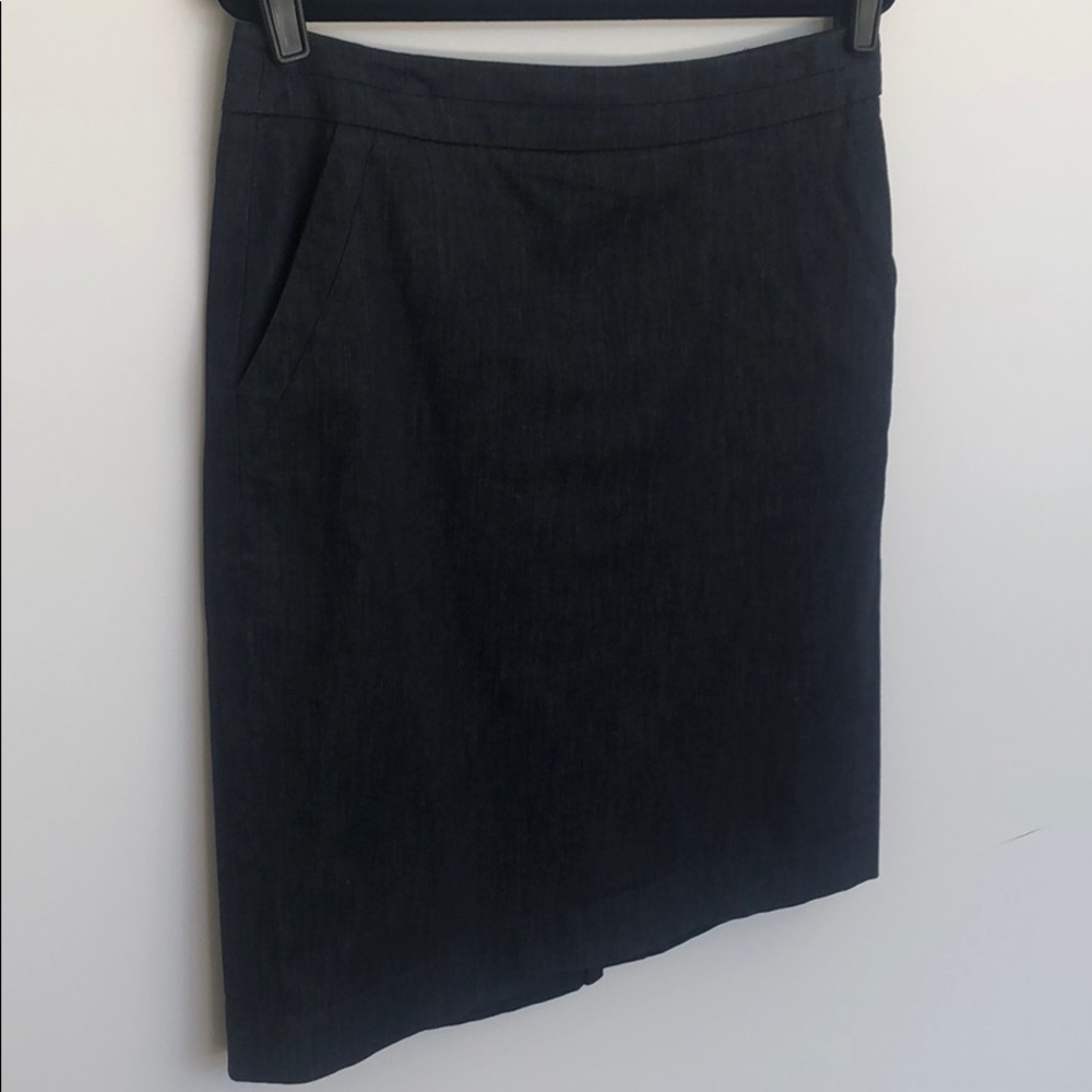 Loft skirt with front pockets